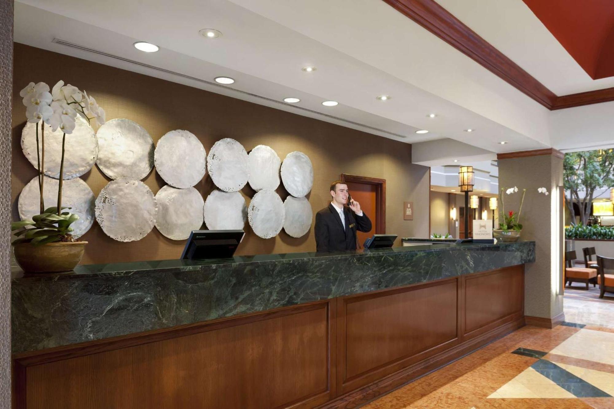 Embassy Suites By Hilton Dallas Near The Galleria Экстерьер фото