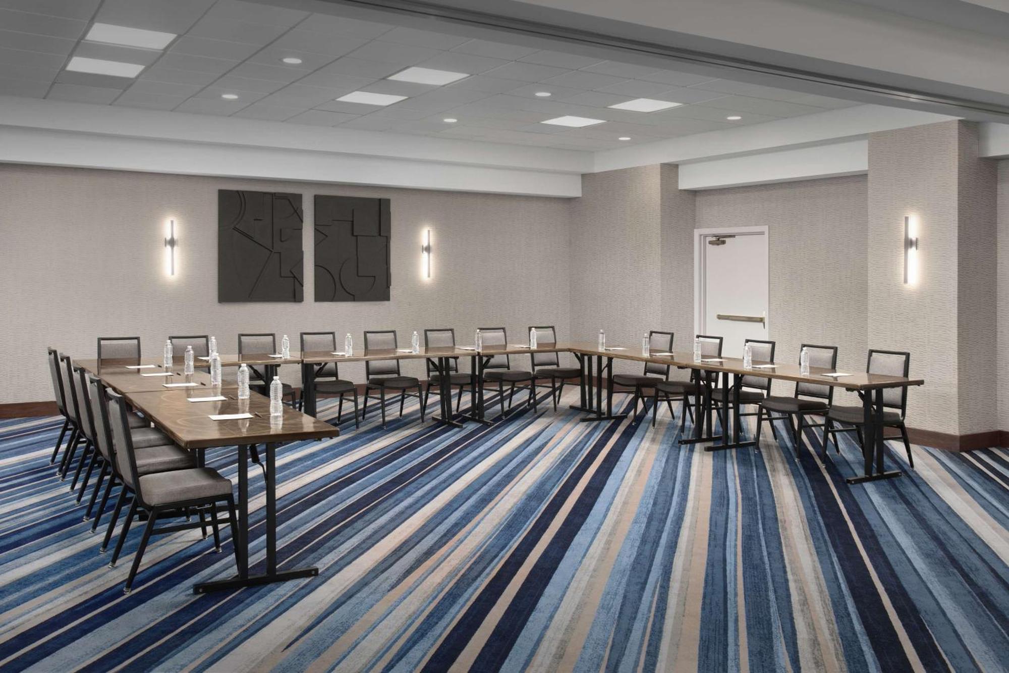 Embassy Suites By Hilton Dallas Near The Galleria Экстерьер фото