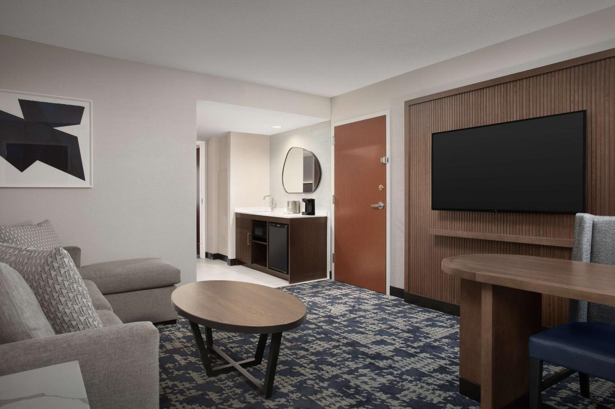 Embassy Suites By Hilton Dallas Near The Galleria Экстерьер фото